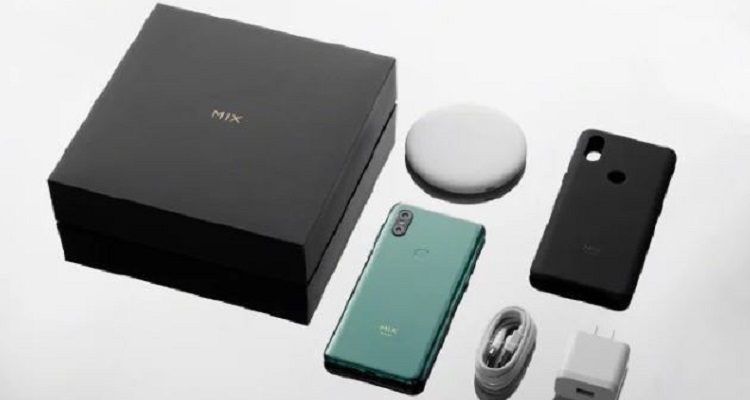 Nel primo unboxing ufficiale di Xiaomi Mi Mix 3 spunta una sorpresa
