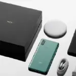 Nel primo unboxing ufficiale di Xiaomi Mi Mix 3 spunta una sorpresa